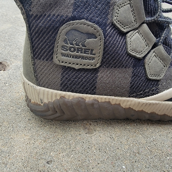 Sorel Out N About Buffalo Plaid Short Rainboots Size US 6 - Picture 3 of 6